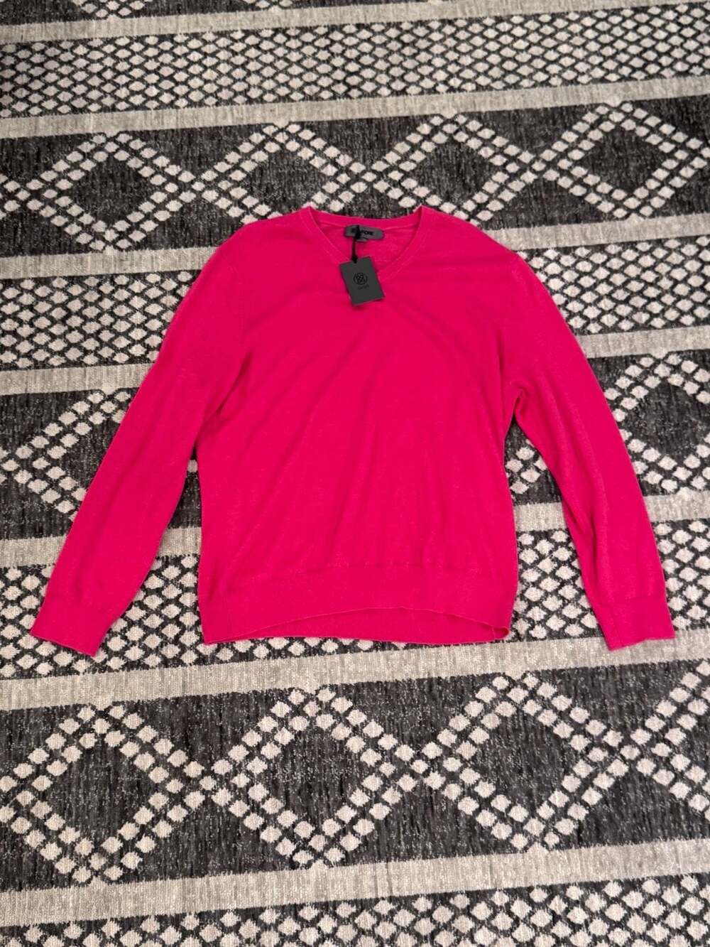 G/FORE Men's 100% Cashmere V-Neck Sweater in Fuchsia